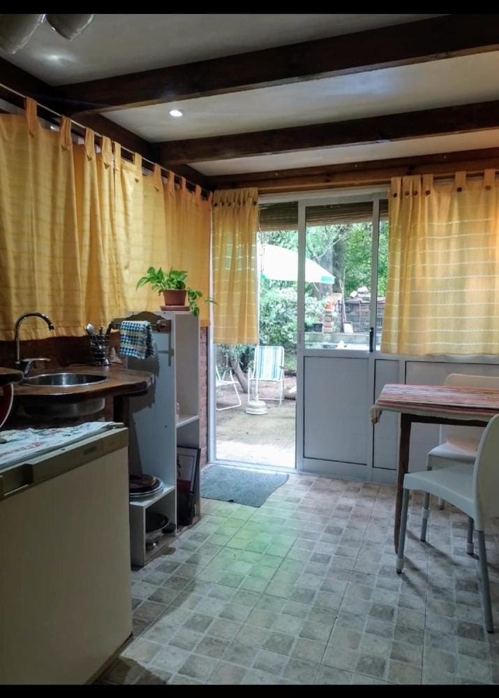 Kitchen or kitchenette, Seating area