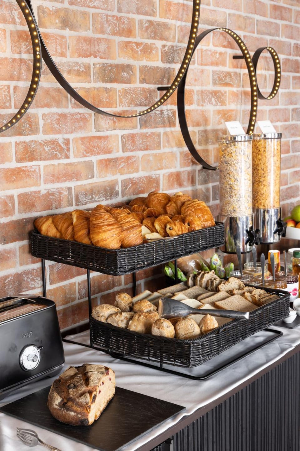 Breakfast, Continental breakfast, Buffet breakfast