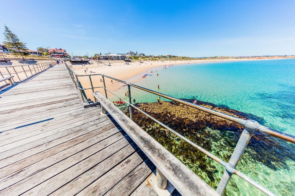Nearby landmark, Restaurant/places to eat, Natural landscape, Beach