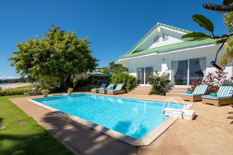 Property building, Patio, Garden, Garden view, Pool view, Sea view, Swimming pool, sunbed