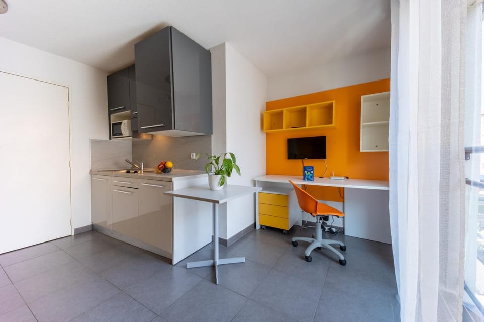 Kitchen or kitchenette