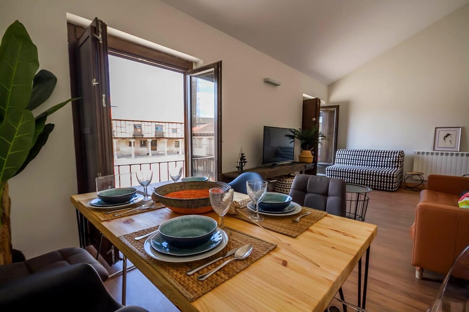 Dining area, City view, Street view