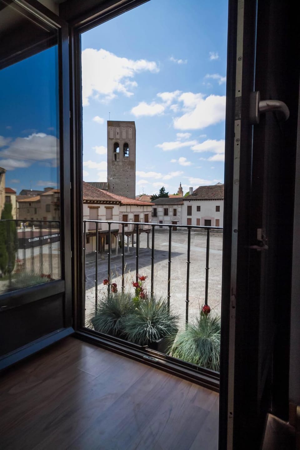Nearby landmark, Off site, Balcony/Terrace, Landmark view