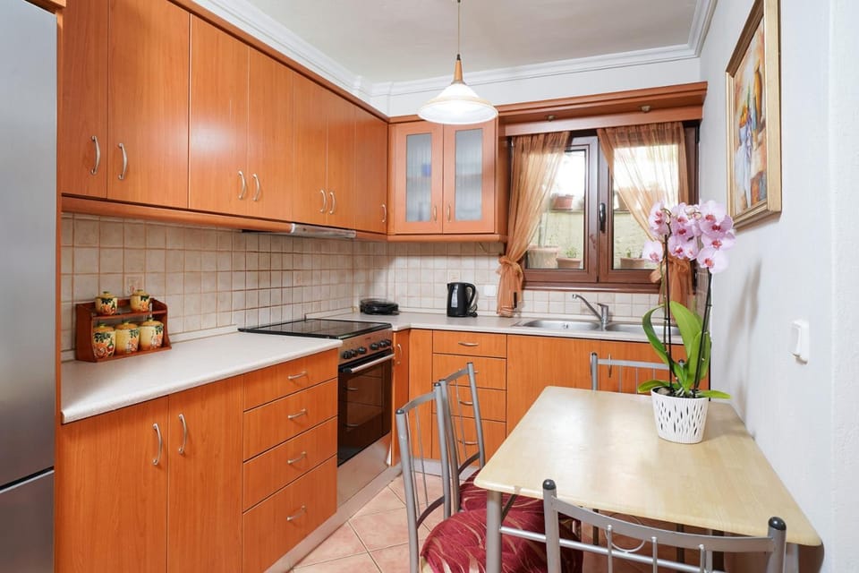 Kitchen or kitchenette, oven, stove