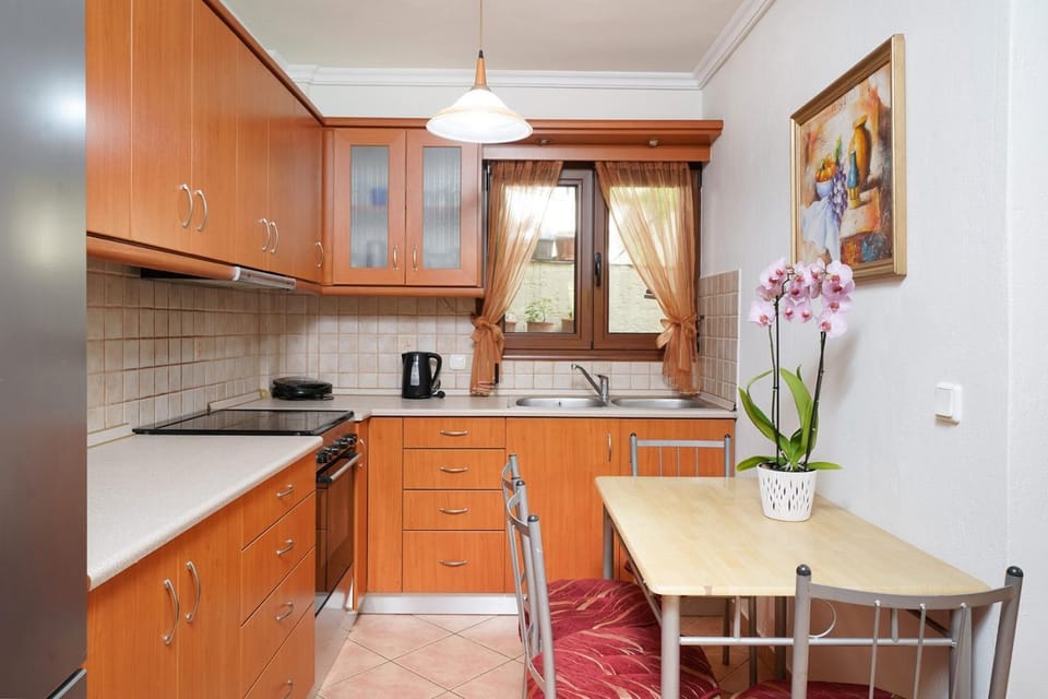 Kitchen or kitchenette, oven, stove