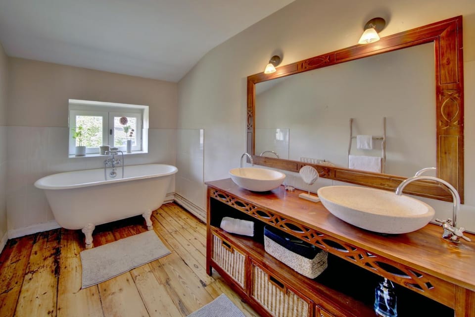 Bathroom, Bath