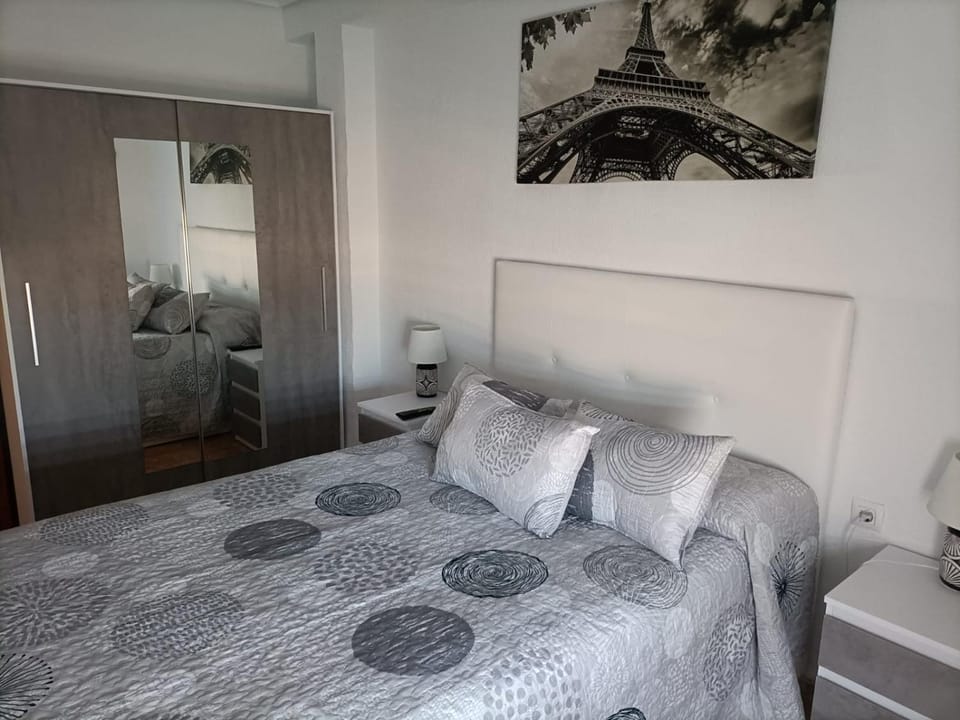 Bed, Photo of the whole room