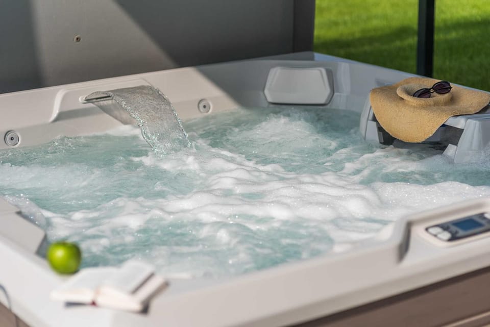 Property building, Hot Tub