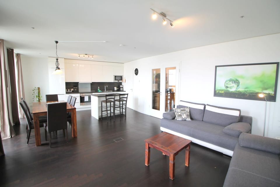 Communal lounge/ TV room, Kitchen or kitchenette, Living room, Seating area, Dining area