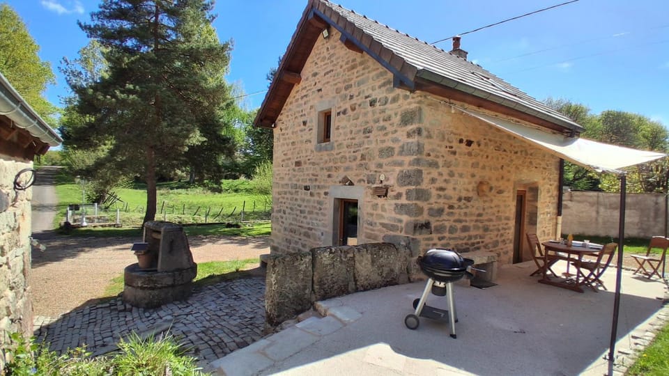 Gite 1 Les Perrières 6 personnes Bourgogne Maison entre Autun et Le Creusot TGV Maymard Yannick House in Bourgogne-Franche-Comté