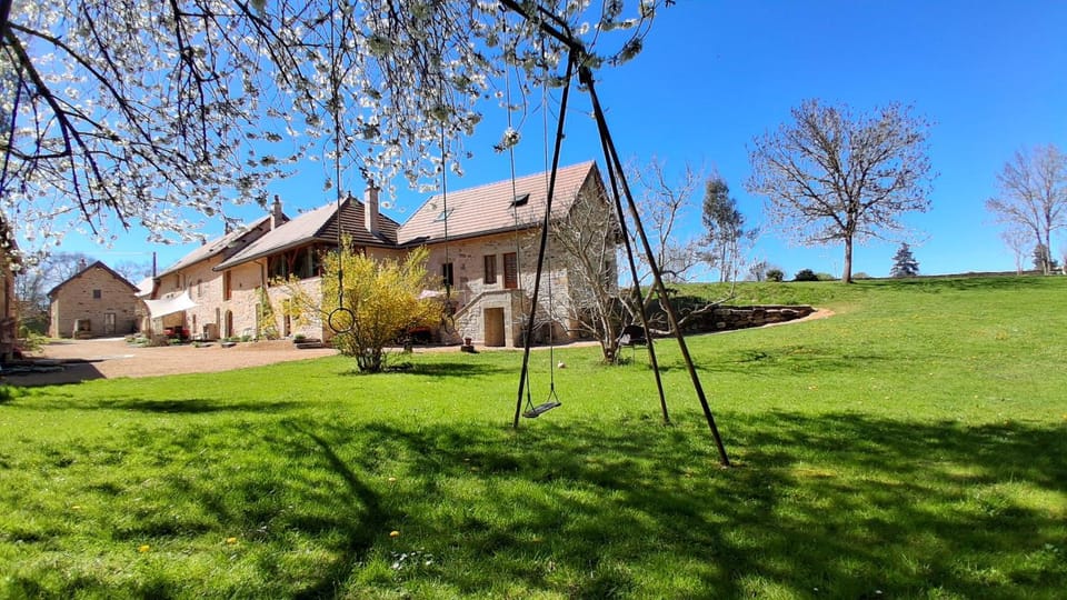 Gite 1 Les Perrières 6 personnes Bourgogne Maison entre Autun et Le Creusot TGV Maymard Yannick House in Bourgogne-Franche-Comté