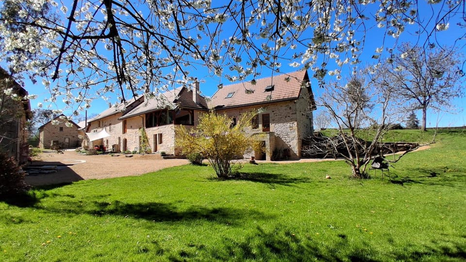 Gite 1 Les Perrières 6 personnes Bourgogne Maison entre Autun et Le Creusot TGV Maymard Yannick House in Bourgogne-Franche-Comté