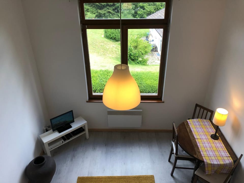 Communal lounge/ TV room, TV and multimedia, Living room, Garden view
