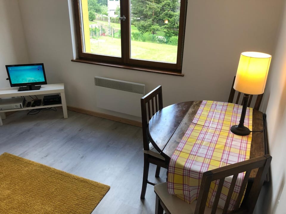 TV and multimedia, Living room, Dining area, Garden view