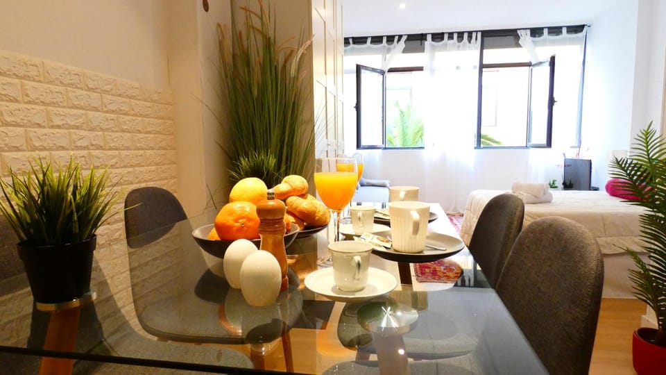 Food and drinks, Dining area, Breakfast