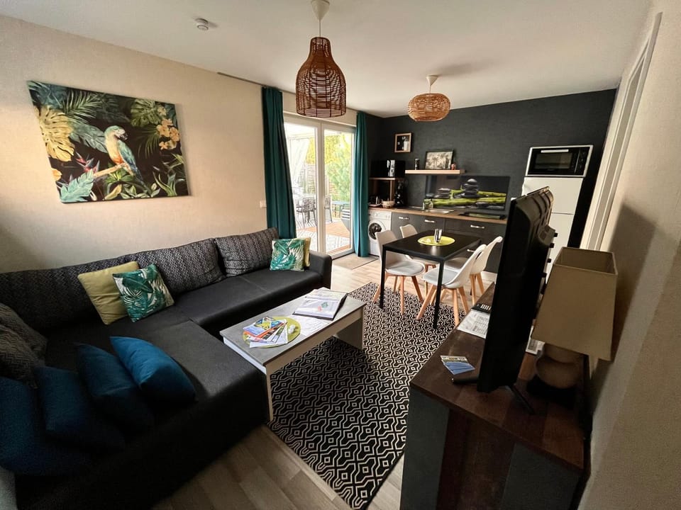 Kitchen or kitchenette, Living room, Dining area
