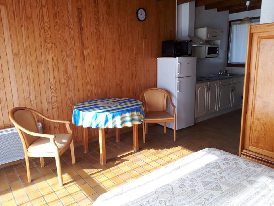 Dining area, kitchen