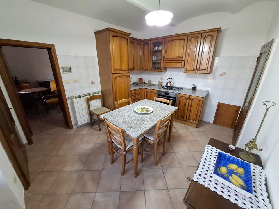 Kitchen or kitchenette, Dining area, stove