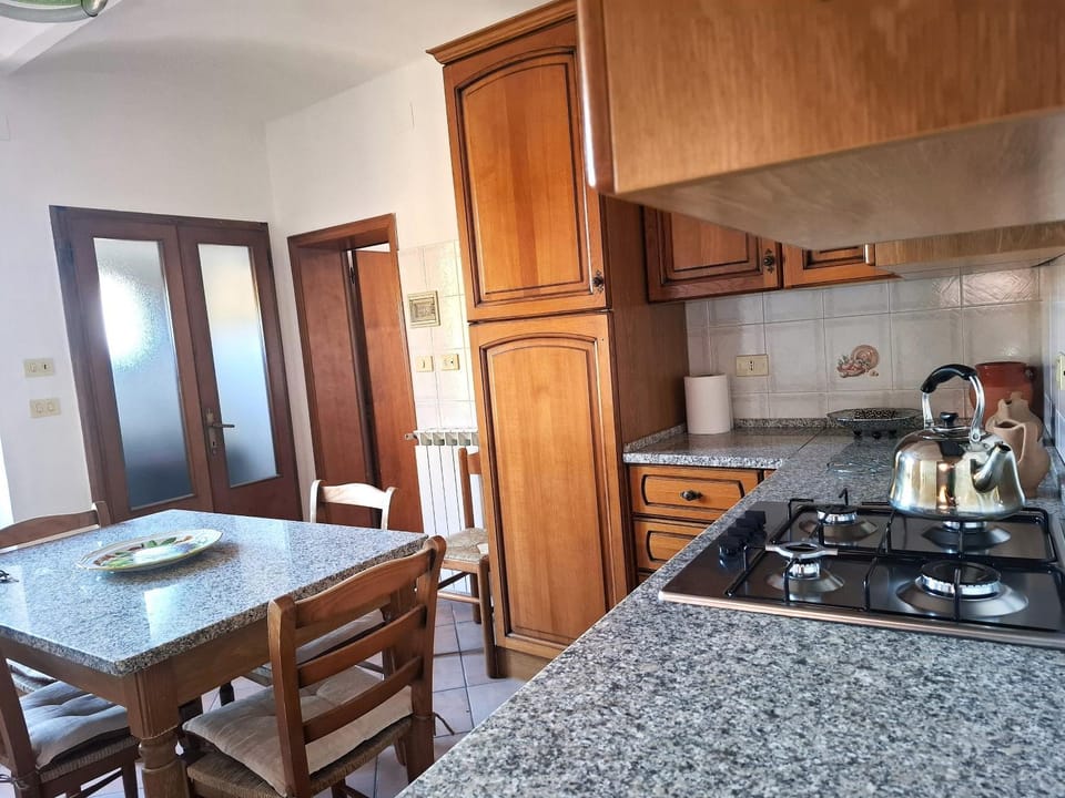 Kitchen or kitchenette, Dining area, stove