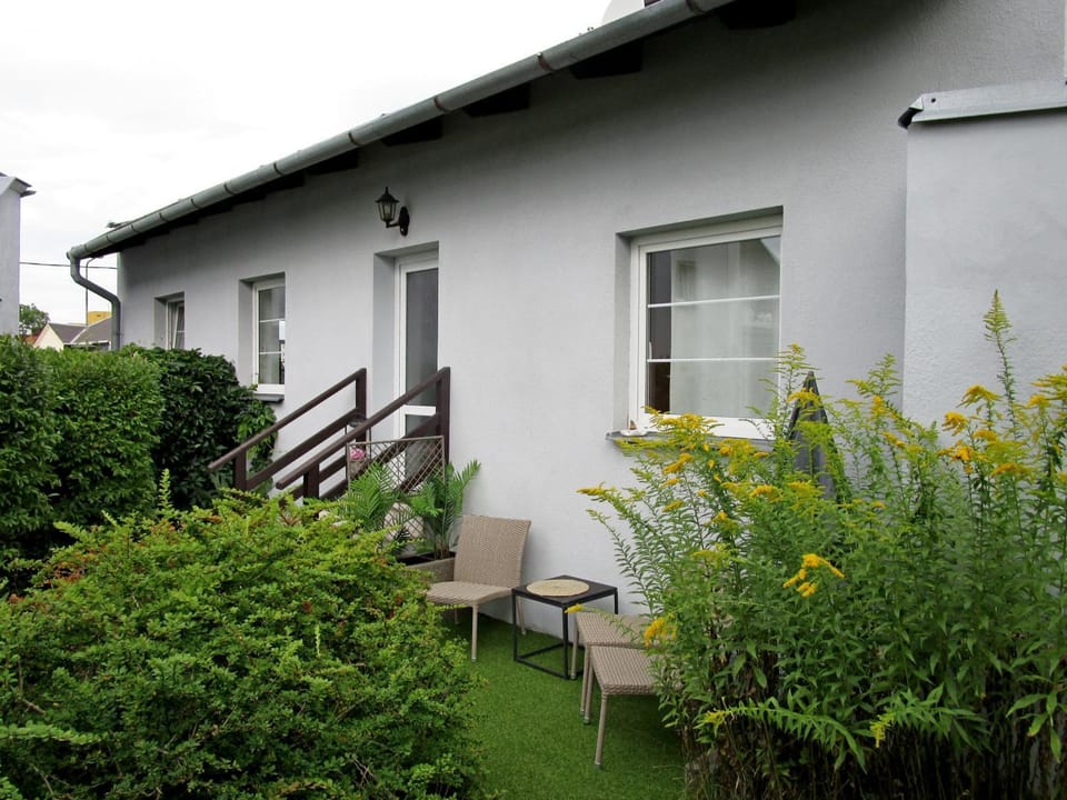 Property building, Facade/entrance, Balcony/Terrace