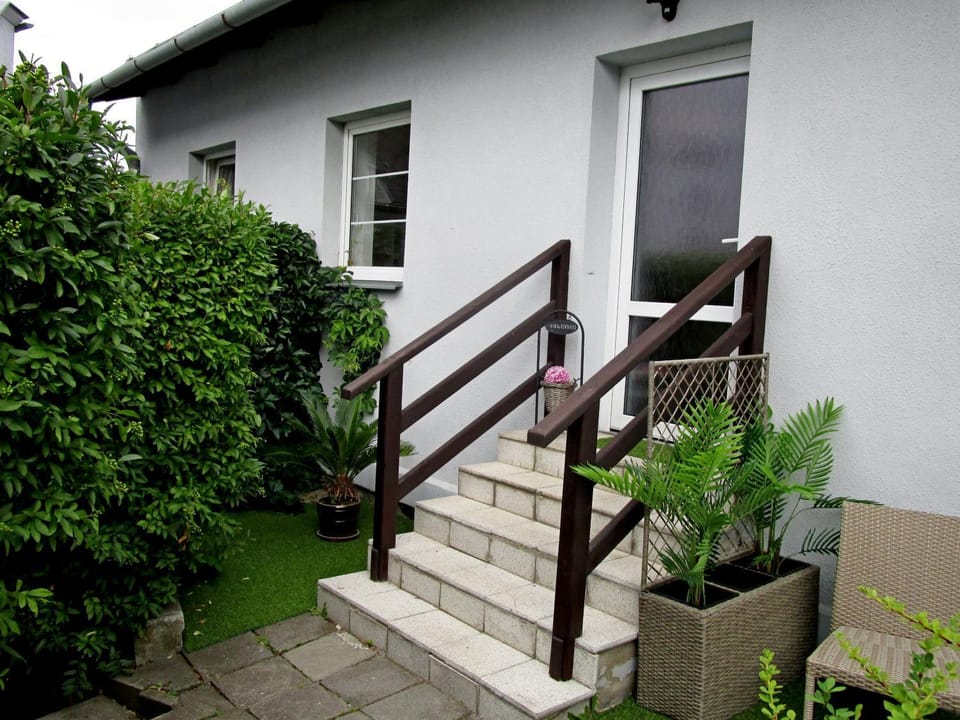 Property building, Patio, Facade/entrance