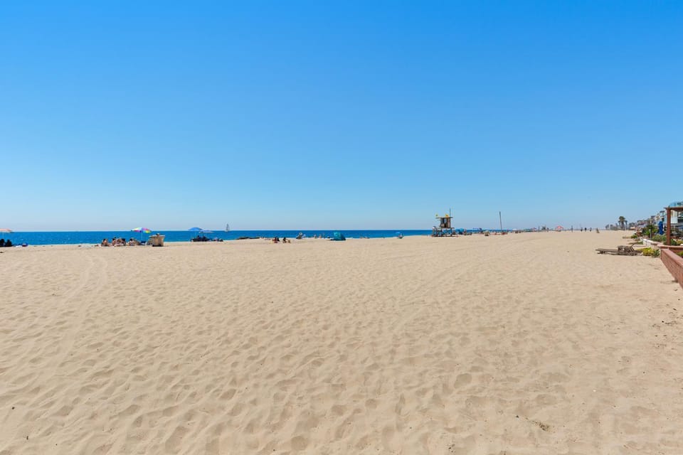 Upper Level Beach Retreat House in Balboa Peninsula