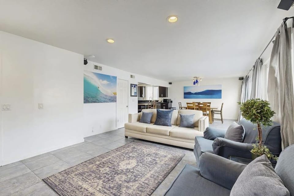Upper Level Beach Retreat House in Balboa Peninsula