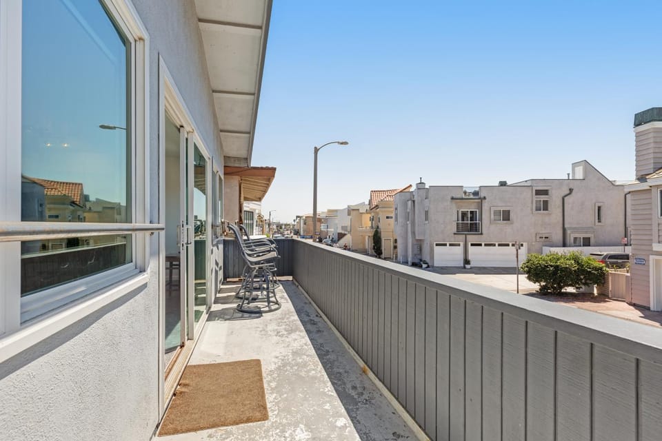 Upper Level Beach Retreat House in Balboa Peninsula