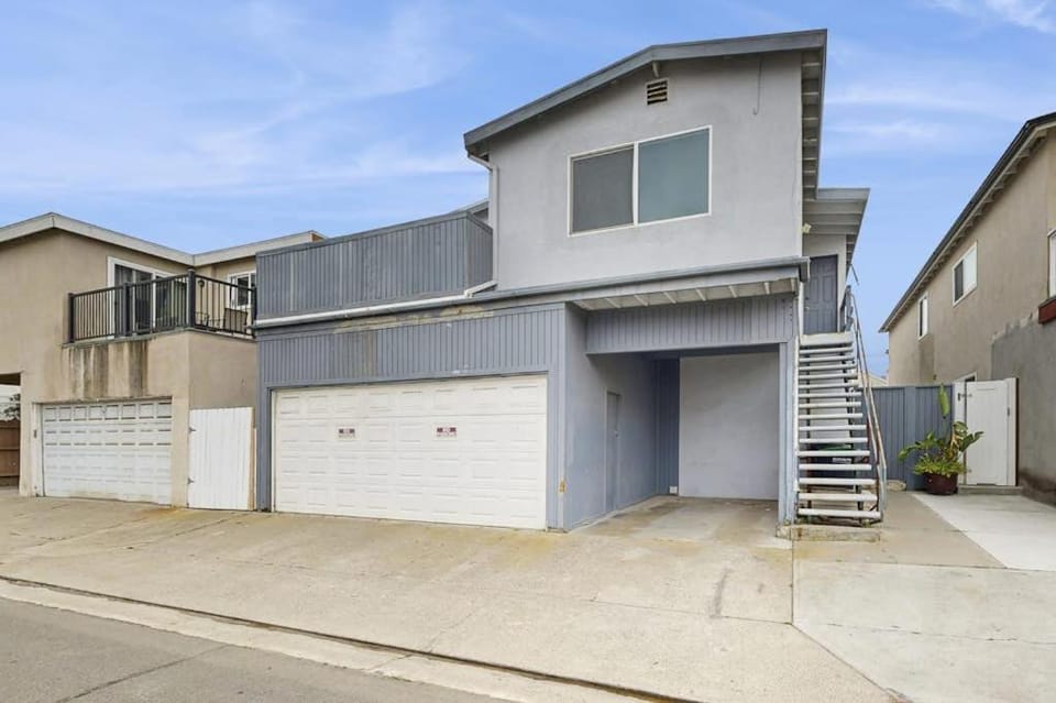 Upper Level Beach Retreat House in Balboa Peninsula