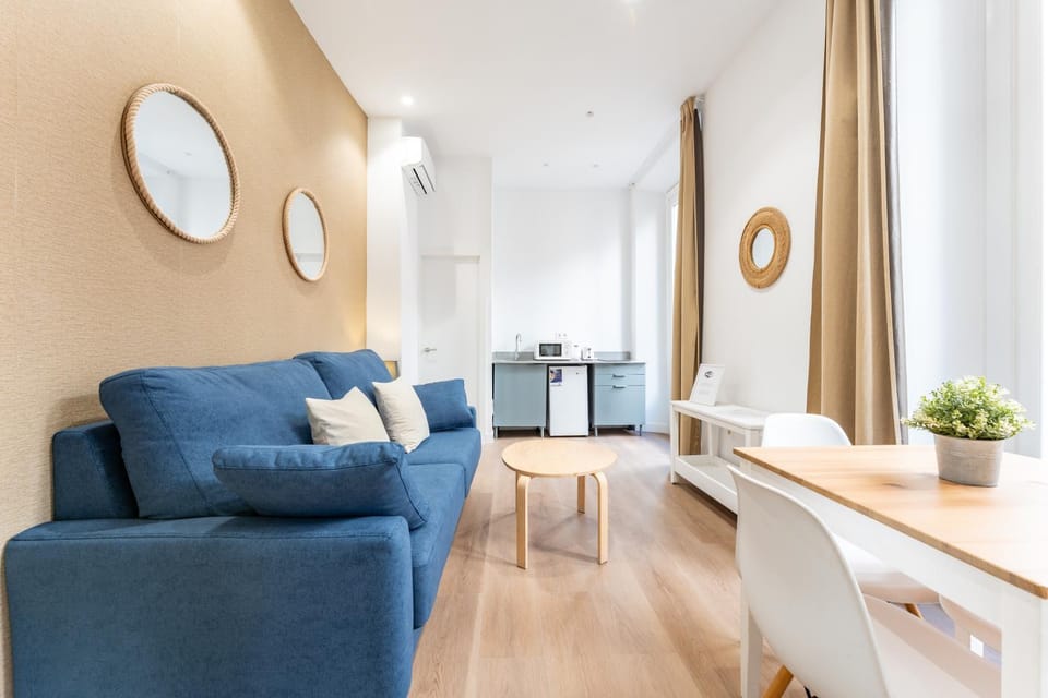 Living room, Dining area, air conditioner