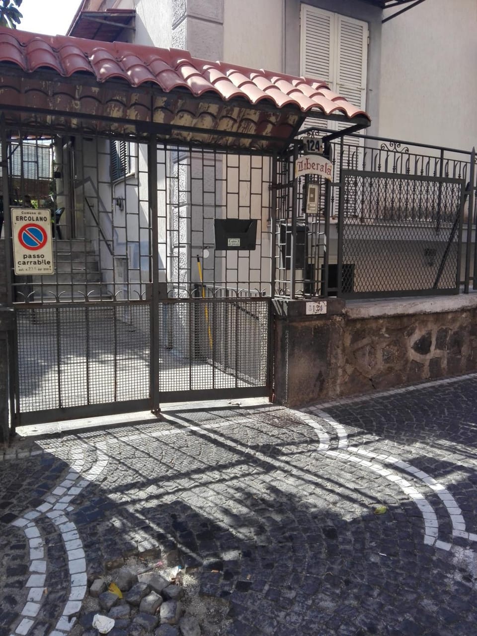 Facade/entrance