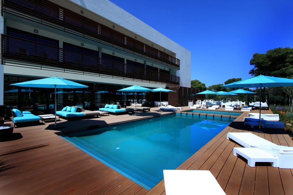 Swimming pool