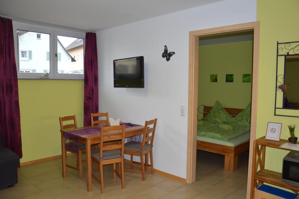 TV and multimedia, Living room, Dining area