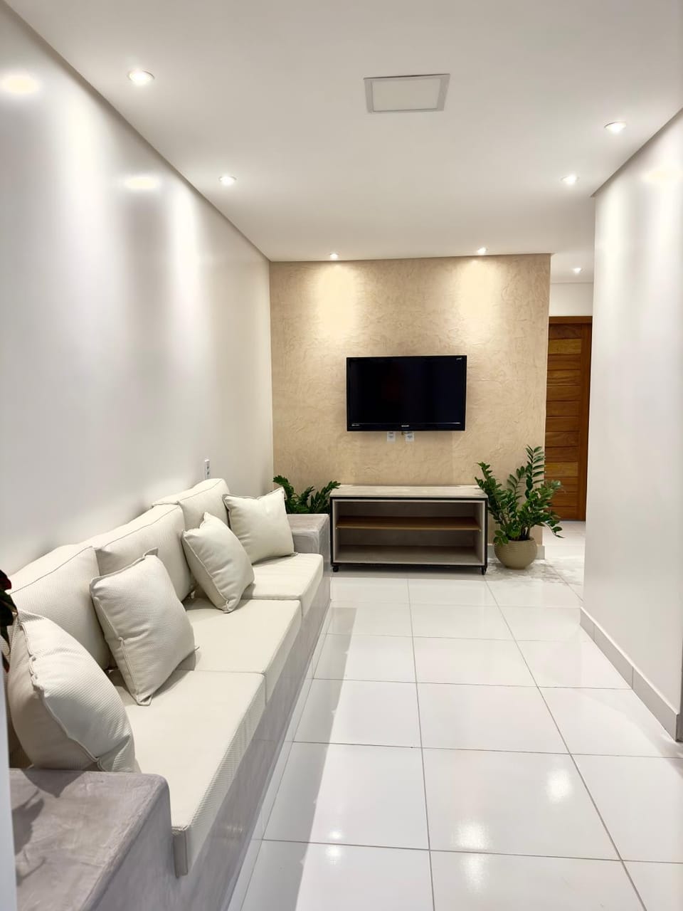 Communal lounge/ TV room, TV and multimedia, Living room, Seating area, Evening entertainment