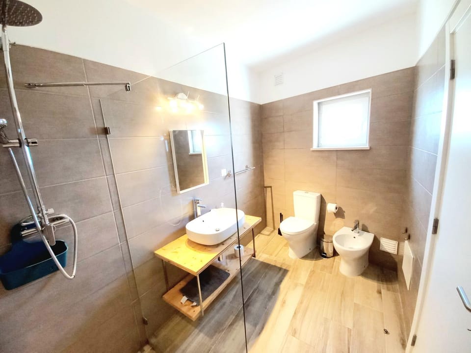 Shower, Bathroom, bidet