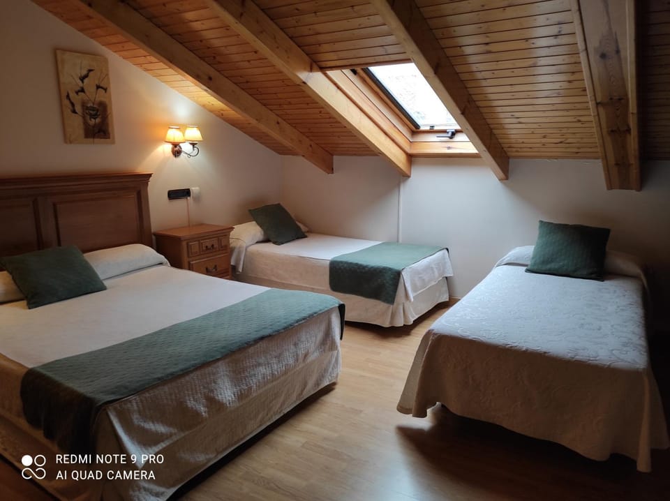 Bed, Photo of the whole room, Bedroom, Swimming pool