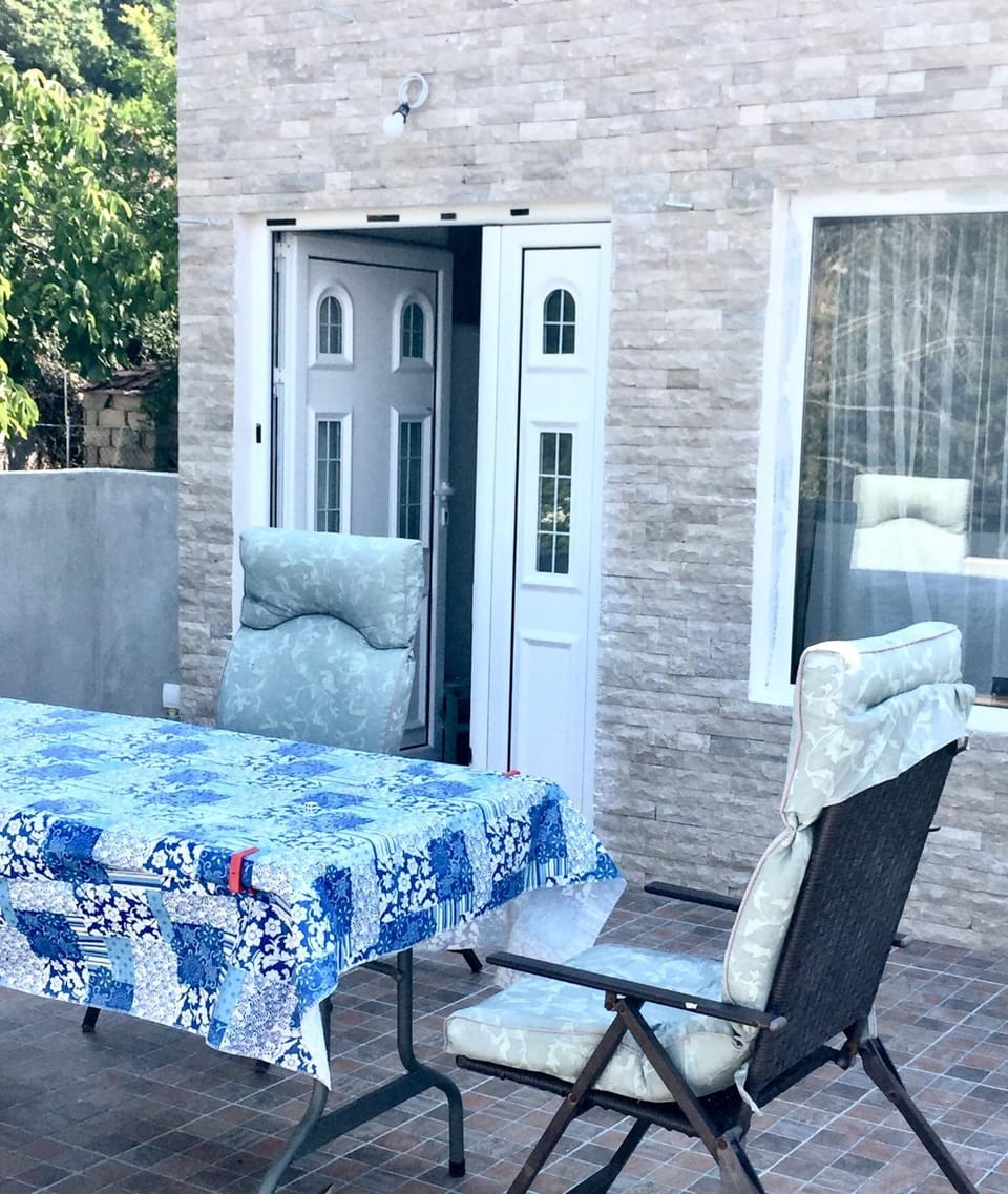 Patio, Facade/entrance