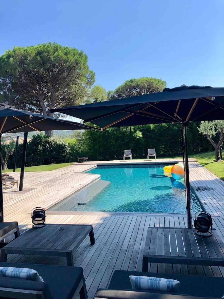 Natural landscape, Decorative detail, Pool view, Swimming pool, sunbed