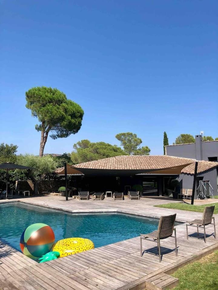 Pool view, Swimming pool, sunbed