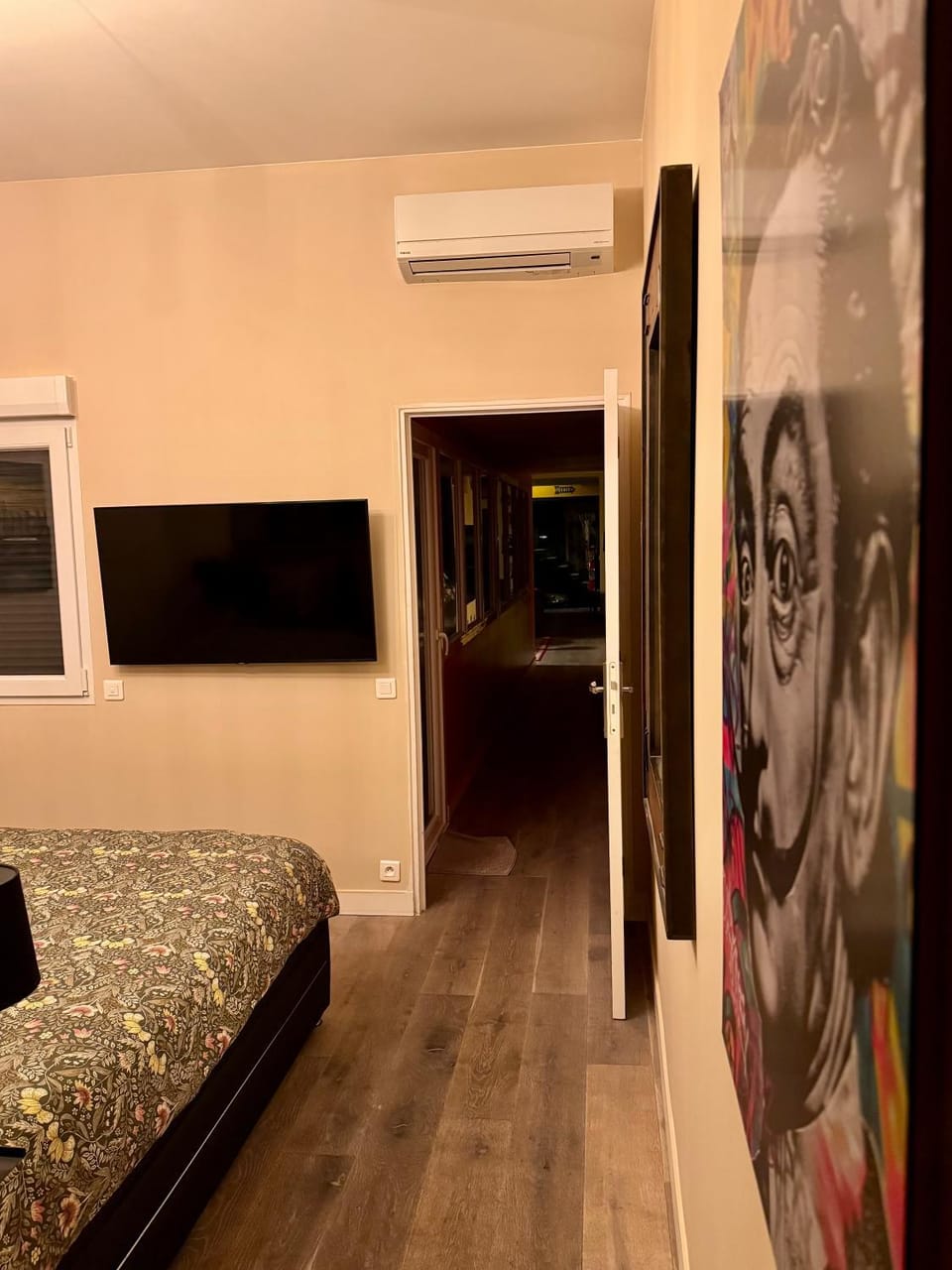 Loft Spa Reims-fr 250m2 privatifs, piscine intérieure chauffée, spa et parking Apartment in Reims