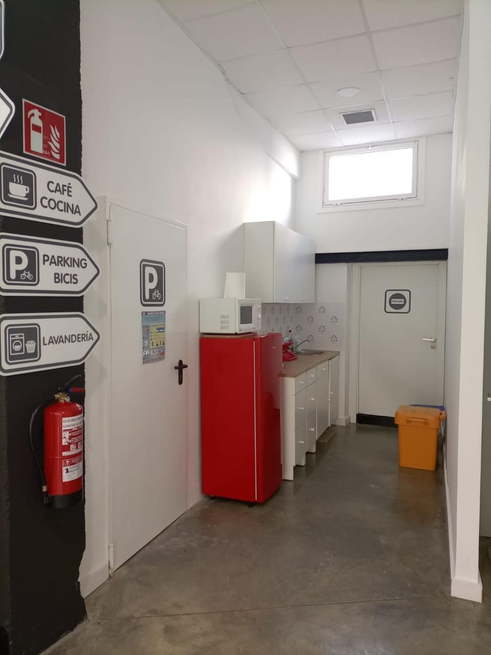 Kitchen or kitchenette, Communal kitchen, kitchen