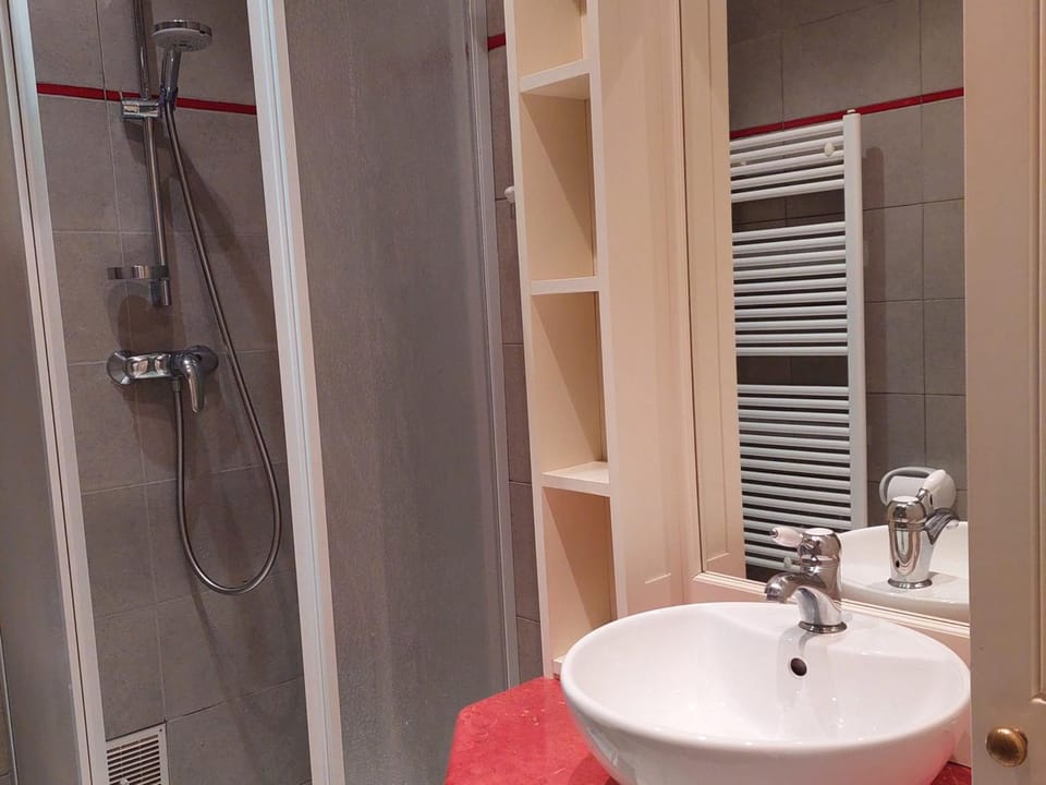 Studio rénové 16m2, terrasse, animaux admis, parking, près télécabine Brévent - FR-1-517-3 Cabin in Chamonix