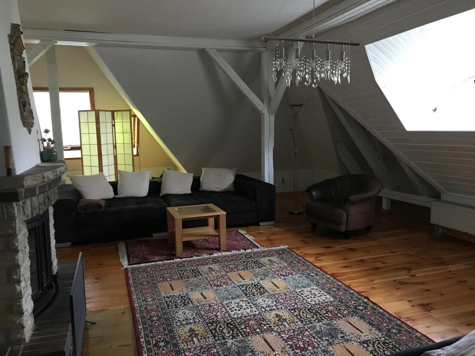 Photo of the whole room, Decorative detail