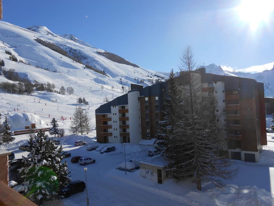 Appartement cosy au pied des pistes avec parking - FR-1-516-31 Apartment in Les Deux Alpes