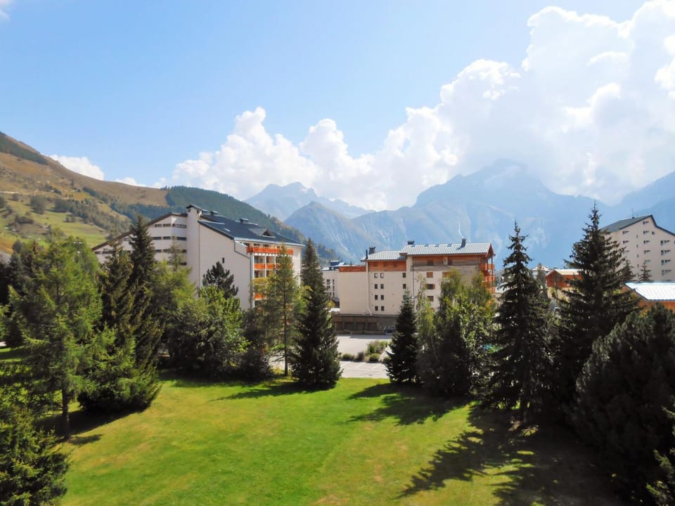 Studio 4 pers, au pied des pistes avec balcon - FR-1-516-81 Apartment in Les Deux Alpes
