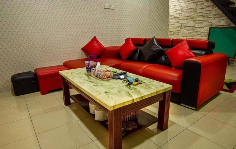 KS 88 Terrace Homestay 15Pax 4R2B nearby LotusTesco House in Selangor, Malaysia