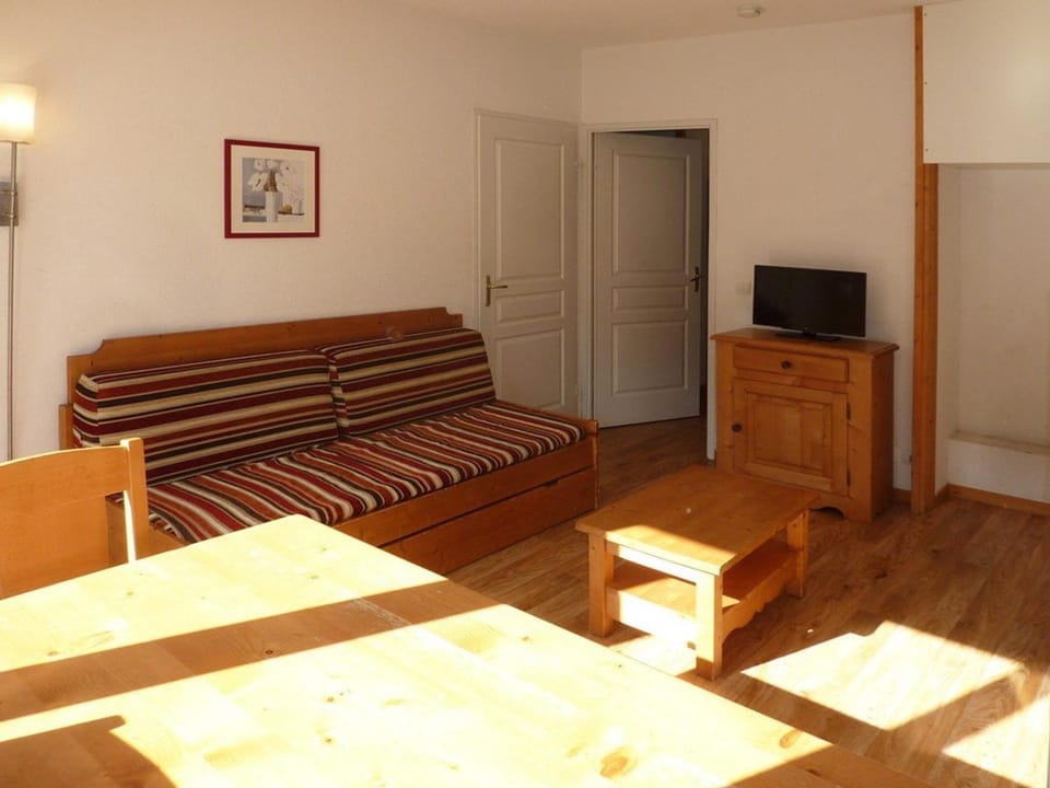 Grand appartement pour 8 avec piscine intérieure chauffée, jacuzzi et grande terrasse exposée sud Apartment in Provence-Alpes-Côte d'Azur