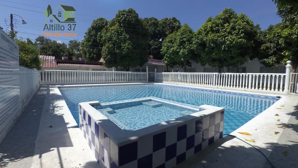 Hot Tub, Swimming pool