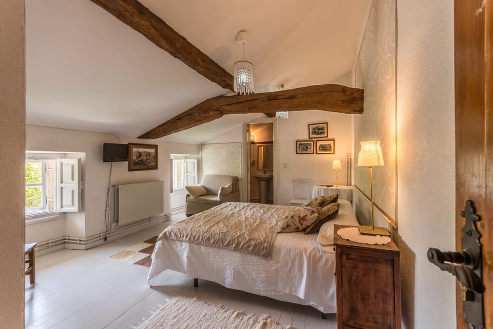 Photo of the whole room, Decorative detail, Bedroom