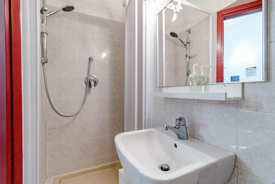 Red Passion Apartment in Cernobbio